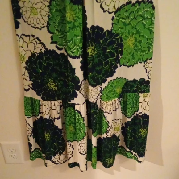 Floral Maxi Dress in Green and White - Picture 3 of 4